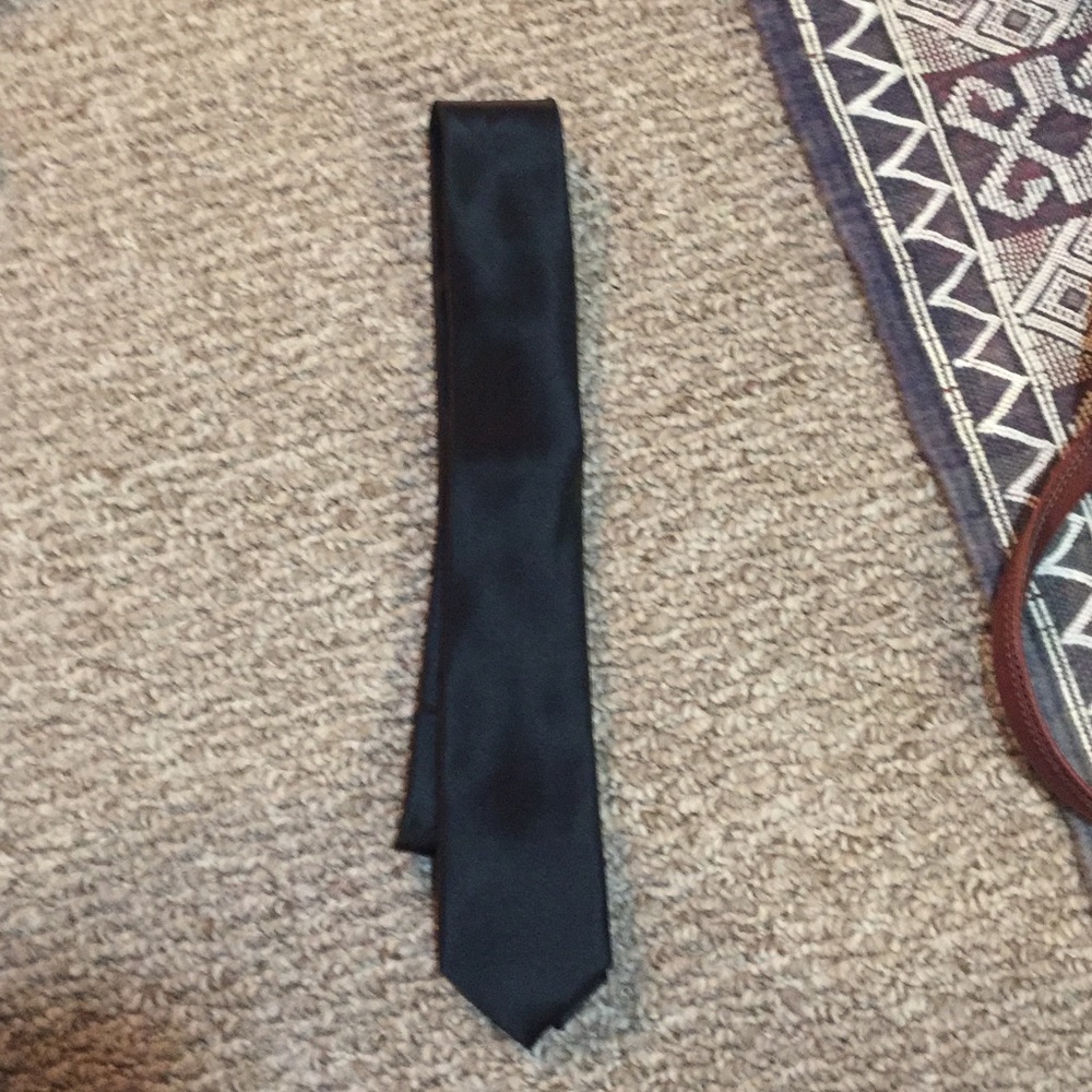Men’s black tie
